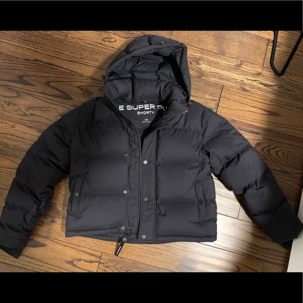 Aritzia super puff SHORTY